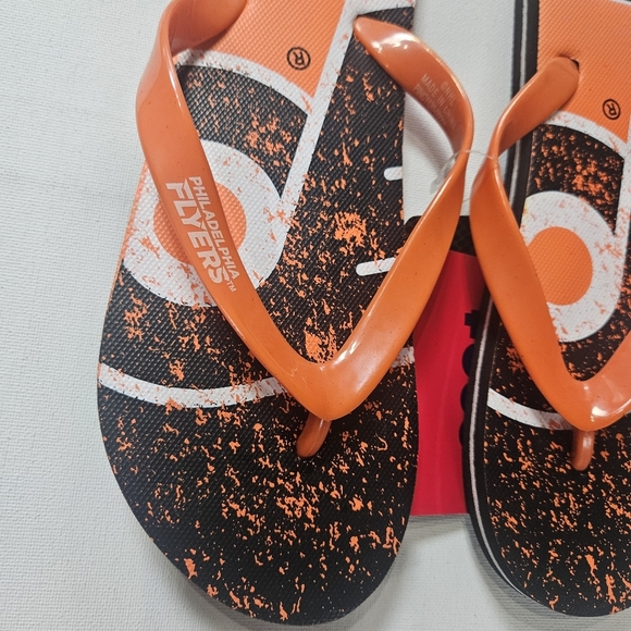 Foco Philadelphia Flyers Flip Flop Sandals Mens Medium Brown Orange NHL Official - Picture 8 of 8
